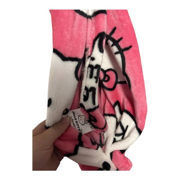 Hello Kitty Silk Touch Pink Throw 50”x70” Sanrio Soft Cozy Blanket NWT - Picture 4 of 4